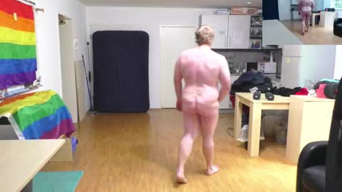 Snapshot of waldw123 chatting on October 20, 2025, 1:33 pm Yarlim online show from October 20, 2025, 1:33 pm