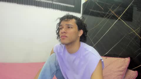 wallis_ online show from December 4, 2025, 7:44 pm