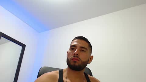 Snapshot of walter_brownn01 chatting on January 19, 2025, 2:25 am WALTER BROWN  online show from January 19, 2025, 2:25 am