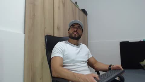 Snapshot of walter_brownn01 chatting on October 30, 2025, 2:51 pm WALTER BROWN  online show from October 30, 2025, 2:51 pm