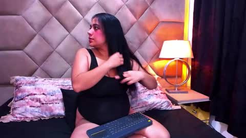 Snapshot of wanda_ember chatting on March 4, 2025, 1:23 am Wanda and Ember online show from March 4, 2025, 1:23 am