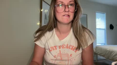 Snapshot of wanderlustjade chatting on January 20, 2025, 3:50 pm Jade  Adonis online show from January 20, 2025, 3:50 pm