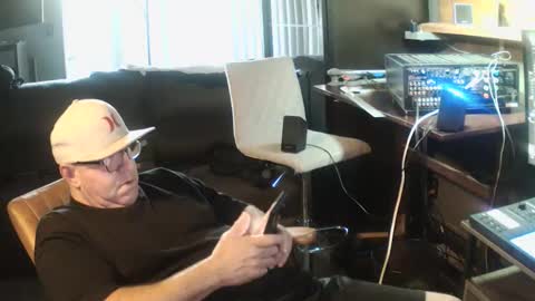 Snapshot of wantitbutyoucanthaveit chatting on February 8, 2026, 1:09 am inittogetitin online show from February 8, 2026, 1:09 am