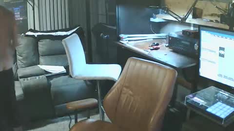 Snapshot of wantitbutyoucanthaveit chatting on February 9, 2026, 3:43 am inittogetitin online show from February 9, 2026, 3:43 am