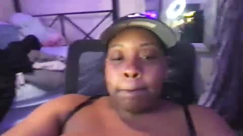 Snapshot of waterfalls69 chatting on December 13, 2024, 2:21 am LAUREN LUSH online show from December 13, 2024, 2:21 am