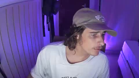 wave_boyy online show from April 29, 2026, 2:43 pm
