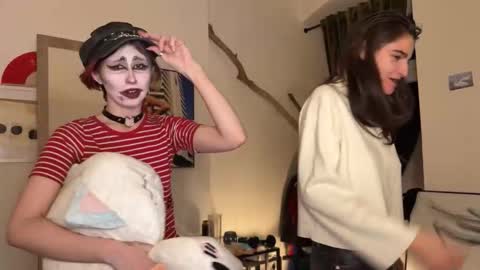 wearethestudio67 online show from December 4, 2025, 4:00 am