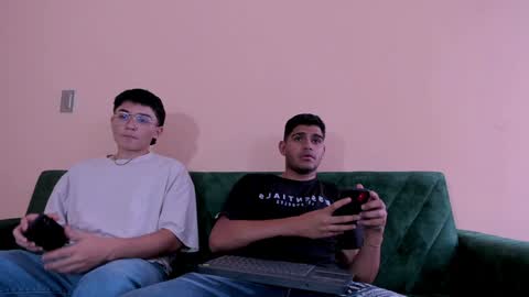 Jhonny Dick  his neighbors. online show from January 7, 2025, 3:44 pm