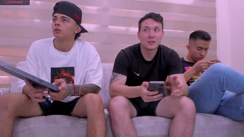 Jhonny Dick  his neighbors. online show from January 12, 2025, 4:40 pm