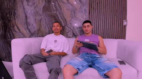 Jhonny Dick  his neighbors. online show from December 5, 2025, 1:52 pm