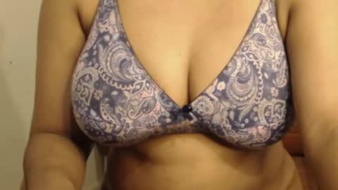 mina online show from March 18, 2026, 8:45 pm