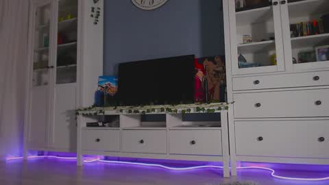 Snapshot of weed_princesss chatting on December 2, 2024, 1:13 pm  moon  online show from December 2, 2024, 1:13 pm