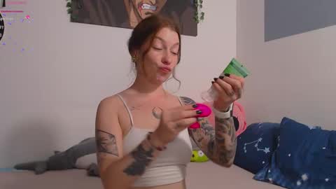 Snapshot of weed_princesss chatting on September 14, 2025, 12:59 pm  moon  online show from September 14, 2025, 12:59 pm