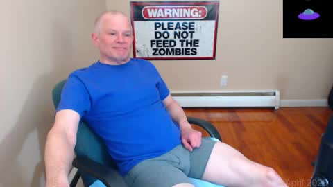 Snapshot of weird_chris chatting on April 27, 2026, 12:52 am Chris online show from April 27, 2026, 12:52 am