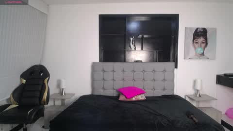 wendy_1_ online show from May 24, 2026, 8:25 pm