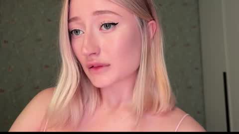 Snapshot of wendy_amber chatting on February 1, 2026, 5:00 pm Daisy online show from February 1, 2026, 5:00 pm