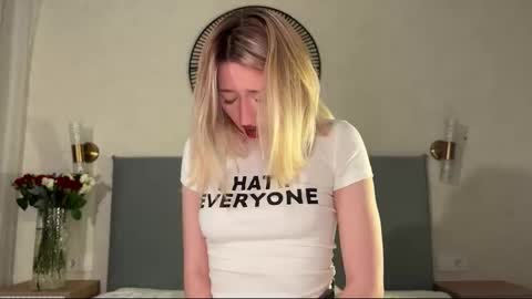 Snapshot of wendy_amber chatting on February 14, 2026, 5:43 pm Daisy online show from February 14, 2026, 5:43 pm