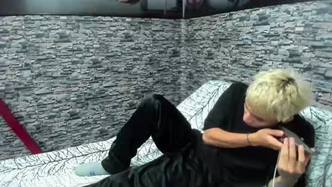 Wesley Boy online show from September 13, 2025, 9:47 pm