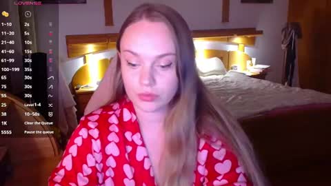 Lana online show from July 6, 2026, 8:33 pm