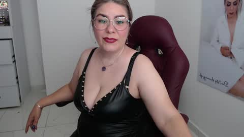 Snapshot of wet_liss chatting on December 31, 2024, 1:52 pm Diva online show from December 31, 2024, 1:52 pm