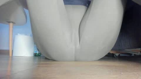 wet_pants2022 online show from April 25, 2026, 12:35 am