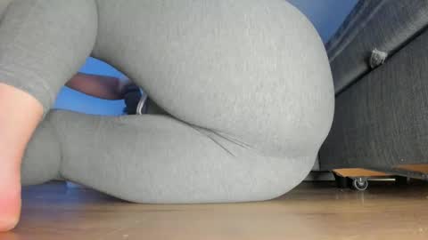 wet_pants2022 online show from May 27, 2026, 9:56 pm