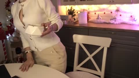 Snapshot of whats_her_name chatting on December 29, 2024, 6:49 pm Victoria Maria online show from December 29, 2024, 6:49 pm