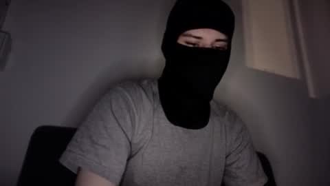 whispero_o online show from February 8, 2026, 12:08 pm