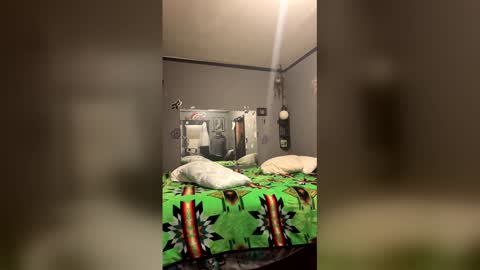 whiteboiiandhisbitch online show from April 3, 2026, 5:05 am