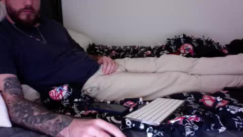 whitebubblebutt44 online show from February 9, 2026, 4:44 pm