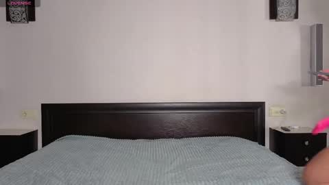 Snapshot of whiteflower_x0 chatting on September 18, 2025, 9:44 am ASK ME  online show from September 18, 2025, 9:44 am