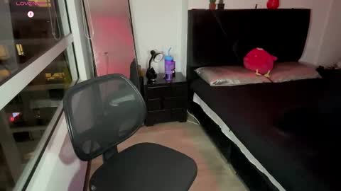 Snapshot of whites_emma chatting on February 28, 2026, 1:39 am EMMA online show from February 28, 2026, 1:39 am