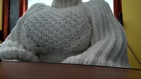 whitesweater online show from October 29, 2025, 8:16 am