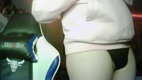 whiteweapon88 online show from February 14, 2026, 6:21 am