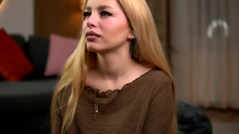 whitneyandrews online show from April 6, 2026, 3:37 am