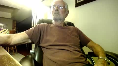 whofcares2 online show from October 18, 2025, 1:30 am