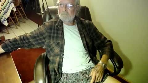 whofcares2 online show from November 15, 2025, 1:36 am