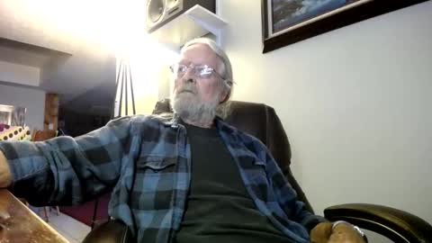 whofcares2 online show from November 18, 2025, 7:40 pm