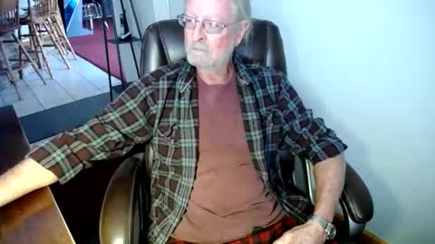 whofcares2 online show from February 17, 2026, 6:47 pm