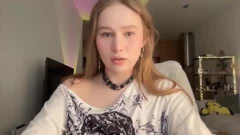 Snapshot of whoisalisa chatting on February 4, 2026, 8:09 am Alisa online show from February 4, 2026, 8:09 am