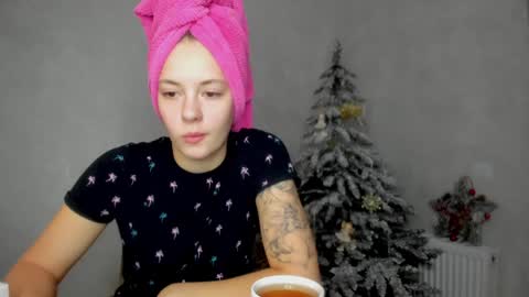 Snapshot of why_again_me chatting on December 27, 2024, 6:53 pm Veronica online show from December 27, 2024, 6:53 pm