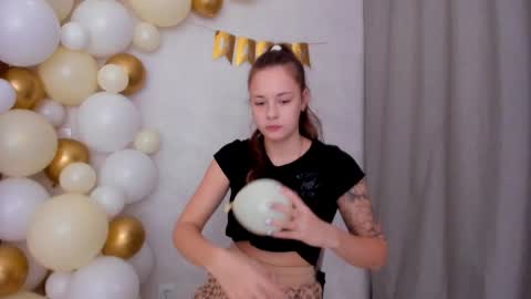 Snapshot of why_again_me chatting on January 19, 2025, 11:00 pm Veronica online show from January 19, 2025, 11:00 pm