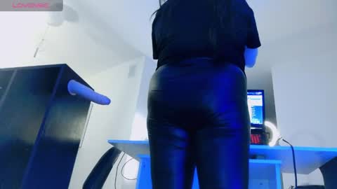 Snapshot of wickedxqueen chatting on April 6, 2026, 7:59 pm Laura online show from April 6, 2026, 7:59 pm