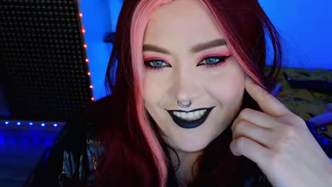 Snapshot of wickedxqueen chatting on May 3, 2026, 5:08 pm Laura online show from May 3, 2026, 5:08 pm