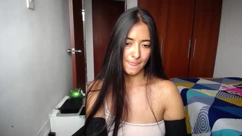 Ilauren online show from March 23, 2026, 11:47 am