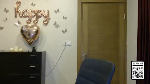 Snapshot of wild_silk_desire chatting on April 18, 2026, 7:58 pm Alina online show from April 18, 2026, 7:58 pm