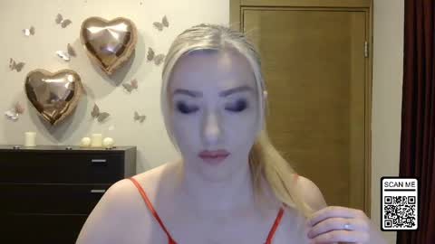 Snapshot of wild_silk_desire chatting on April 27, 2026, 5:55 pm Alina online show from April 27, 2026, 5:55 pm