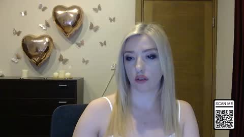 Snapshot of wild_silk_desire chatting on April 28, 2026, 6:46 pm Alina online show from April 28, 2026, 6:46 pm