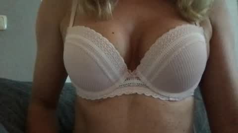 Snapshot of wildandjung chatting on July 10, 2026, 9:34 am Liesbeth online show from July 10, 2026, 9:34 am