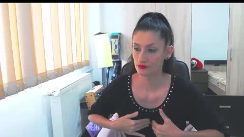 Snapshot of wildbea23 chatting on February 1, 2026, 8:24 am Bea online show from February 1, 2026, 8:24 am